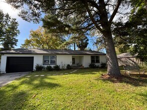 Building Photo - 11070 NW 60th Dr