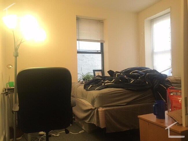 Foto del edificio - 823 Beacon St