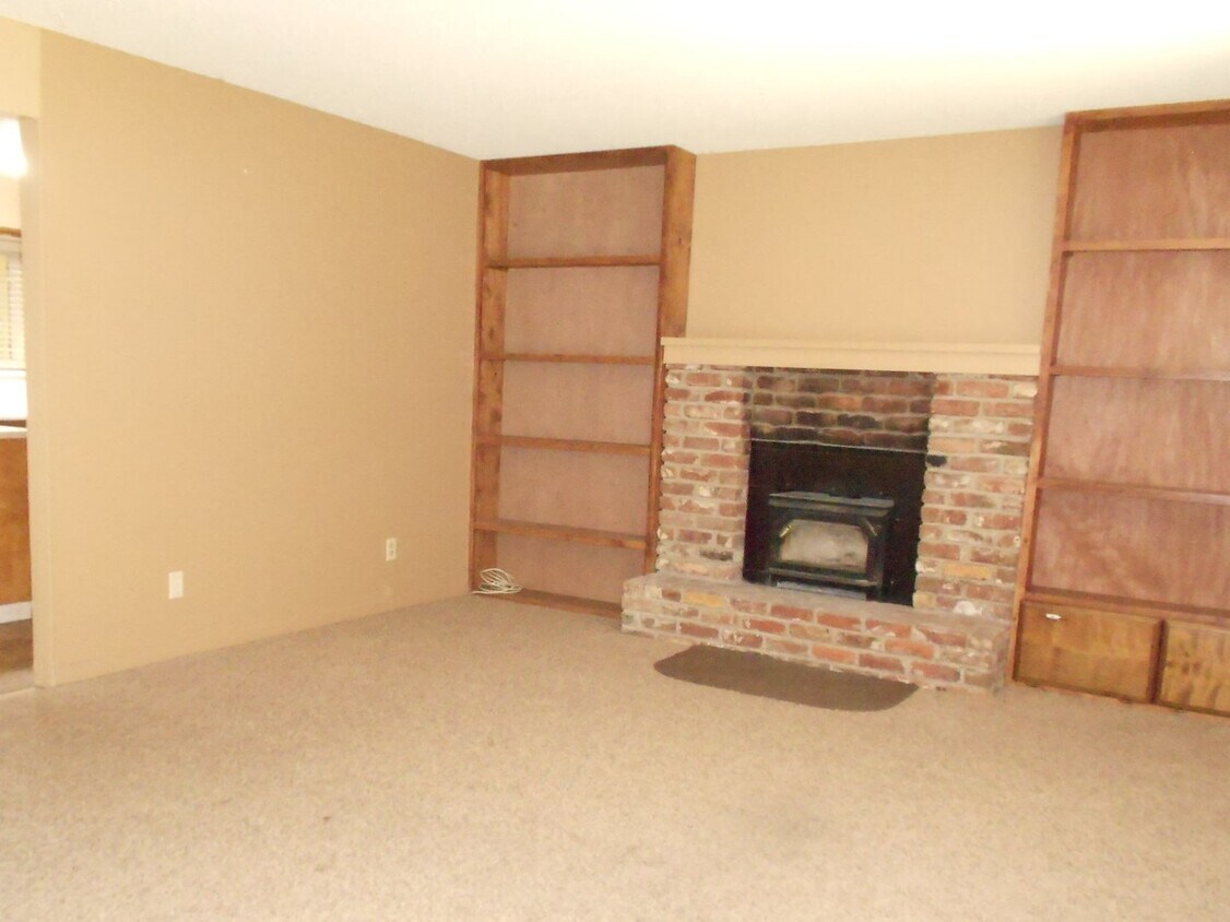 Foto del edificio - 2 bedroom 1 1/2 bath house located in Yuba...