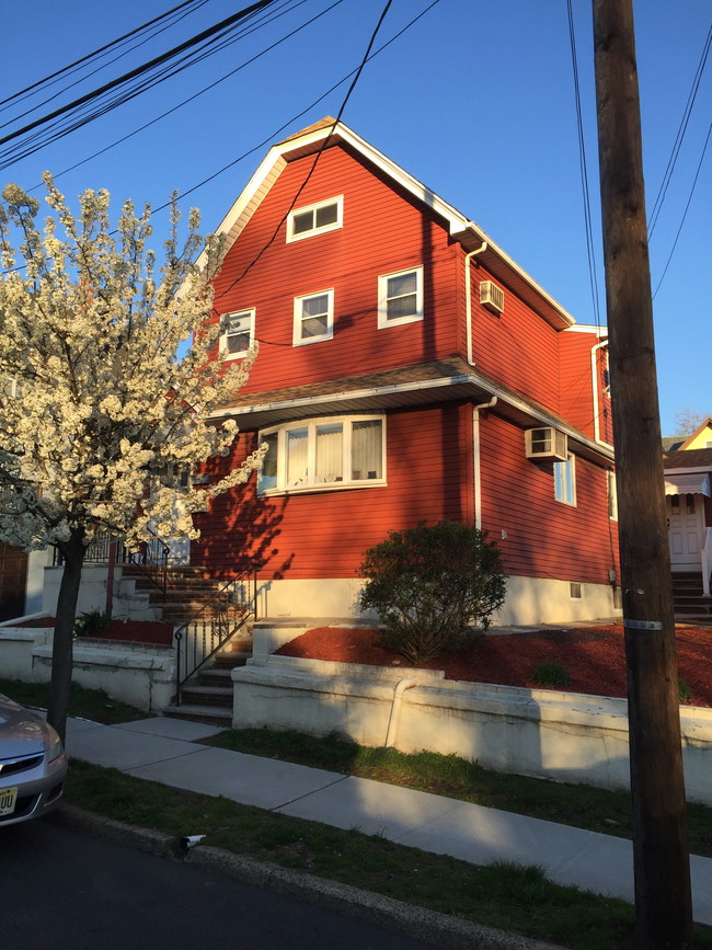 Building Photo - 76 Boiling Springs Ave