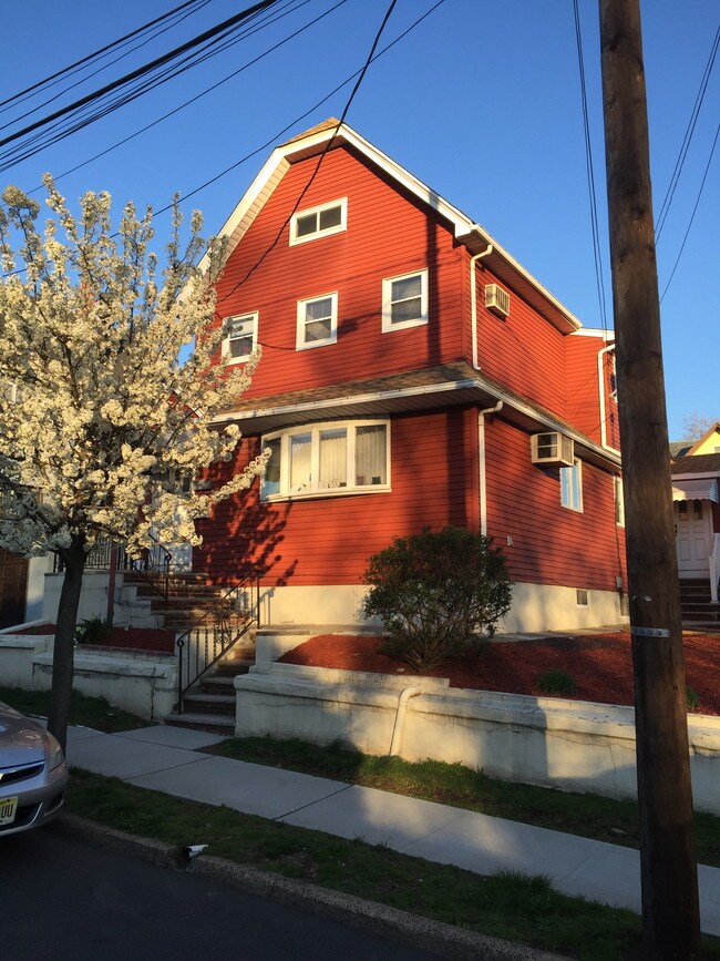 Foto del edificio - 76 Boiling Springs Ave
