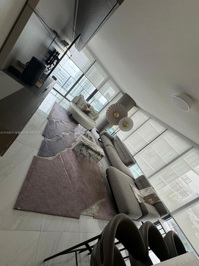 Foto del edificio - 650 NE 32nd St