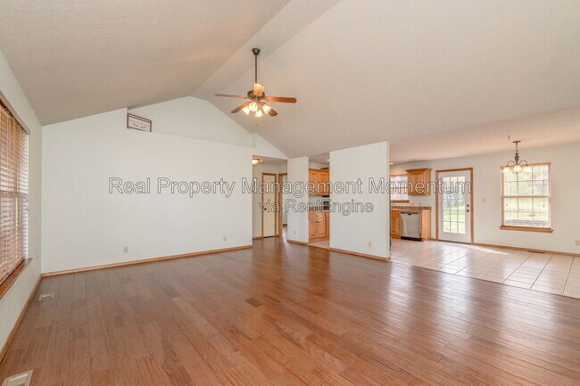 Building Photo - 732 E Gallup Hill Rd