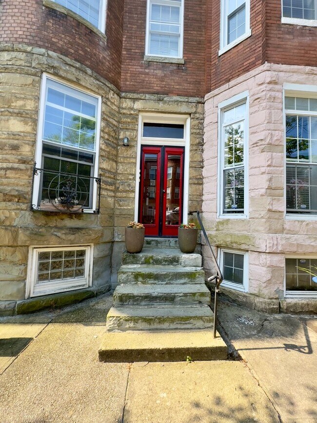 Foto del edificio - Newington Ave 717