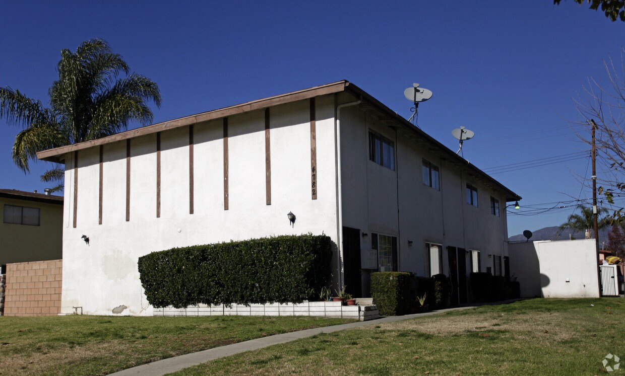 Primary Photo - 4782 Canoga St