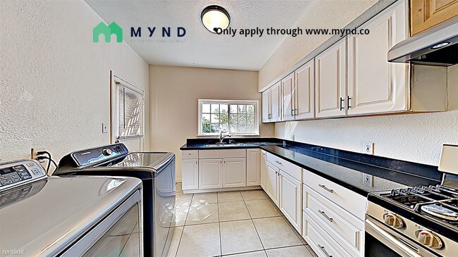 Building Photo - 2 br, 1 bath Duplex - 1474 Highland Blvd