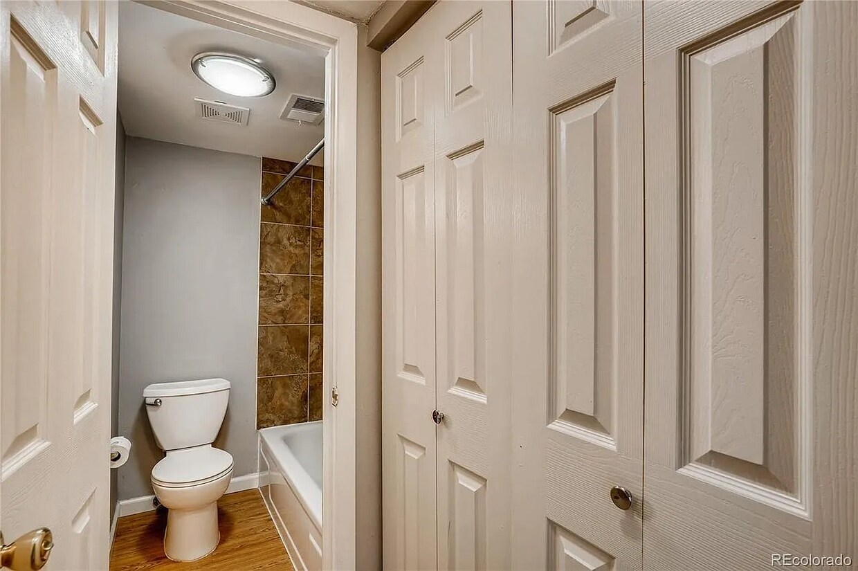 Foto principal - 6410 S Dayton St