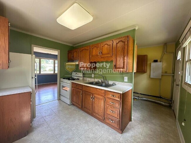 Building Photo - 1708 Napoleon St