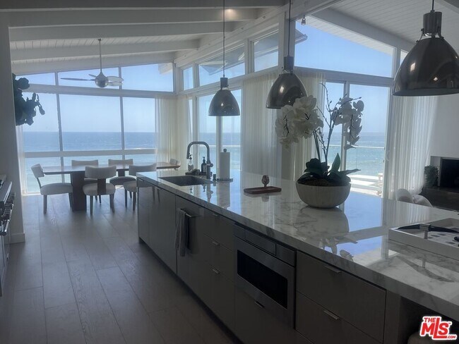 Foto del edificio - 26060 Pacific Coast Hwy