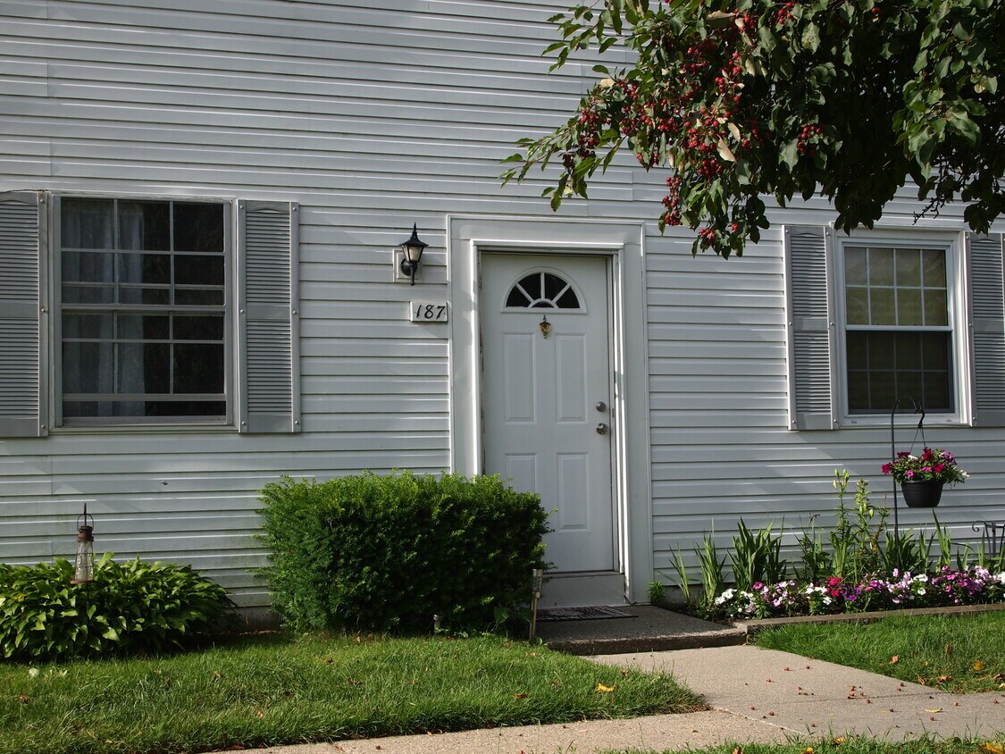 187 Neptune Dr Unit 187, Walled Lake, MI 48390 Condo for Rent in