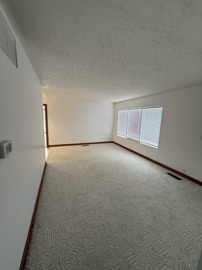 Building Photo - 1718 Syracuse Dr