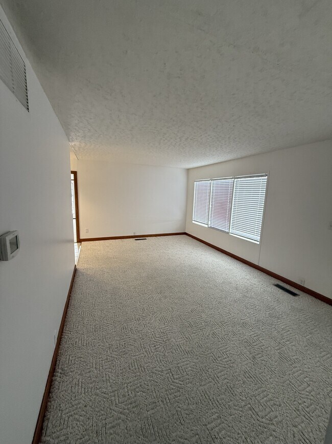 Foto del edificio - 1718 Syracuse Dr