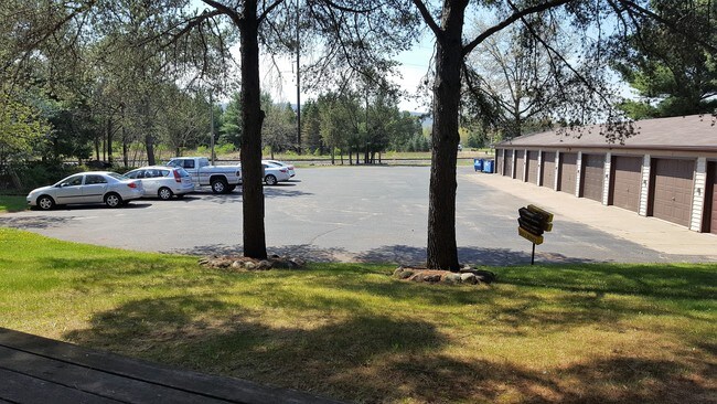 Estacionamiento - 905 S 48th Avenue