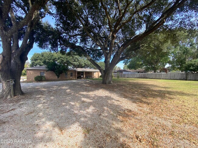 Building Photo - 1710 E Milton Ave
