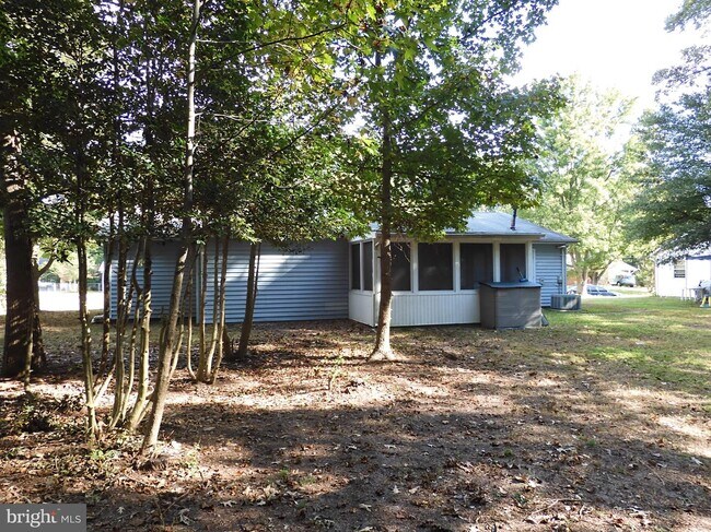 Building Photo - 1105 Cambridge Dr