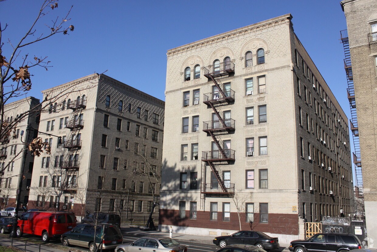 Foto del edificio - 923 Walton Ave