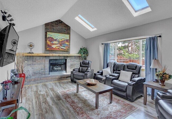 Foto del edificio - 4 Bed 4 Bath Home in District 20!!!