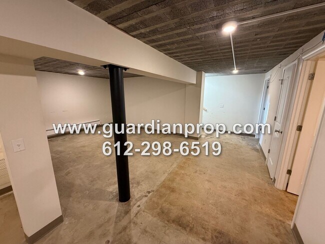 Building Photo - 7535 Cloman Way E