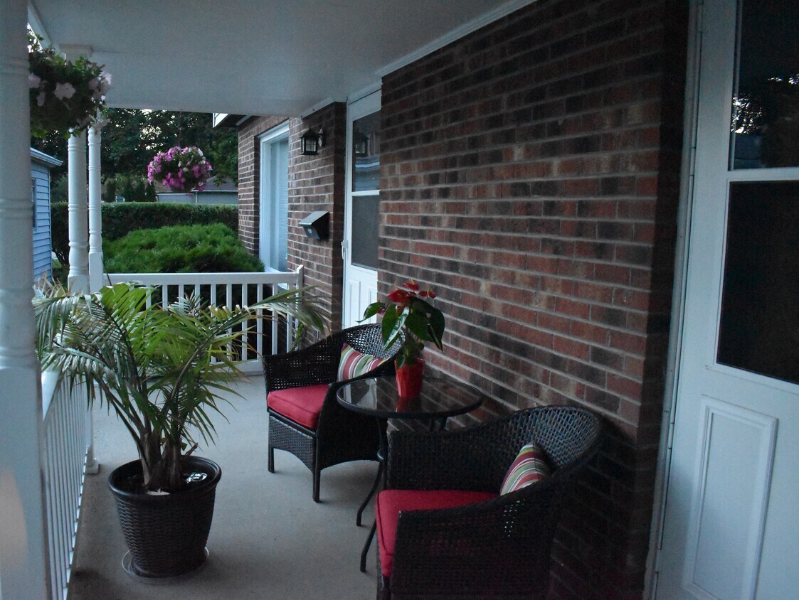 Foto principal - 1954 River Park Ct