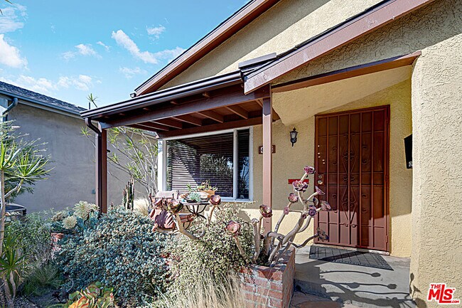 Building Photo - 4258 Beethoven St