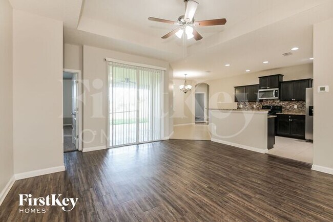 Building Photo - 3352 Ridgeview Dr