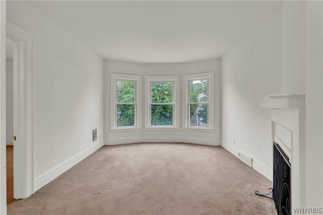 Building Photo - 238 Saranac Ave