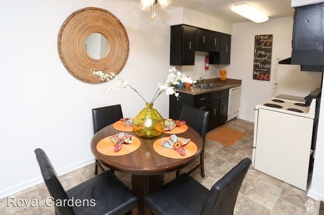 Foto principal - 1000-1118 Royal Gardens Ct