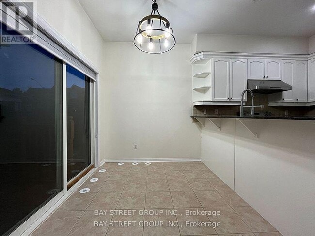 Building Photo - 11 Wyper Square