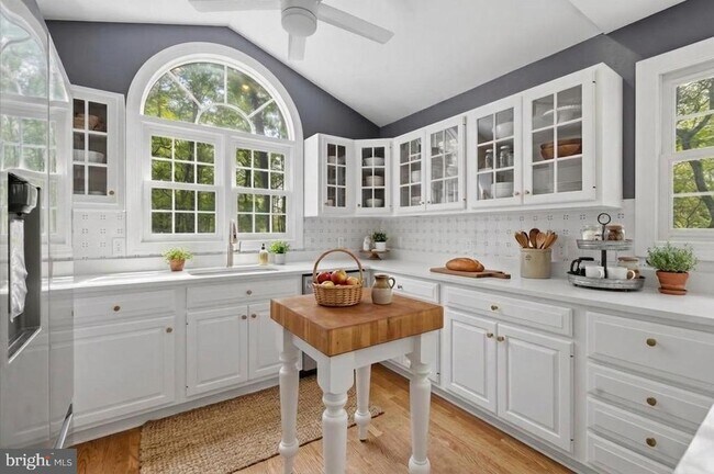 Foto del edificio - 5736 8th Rd N