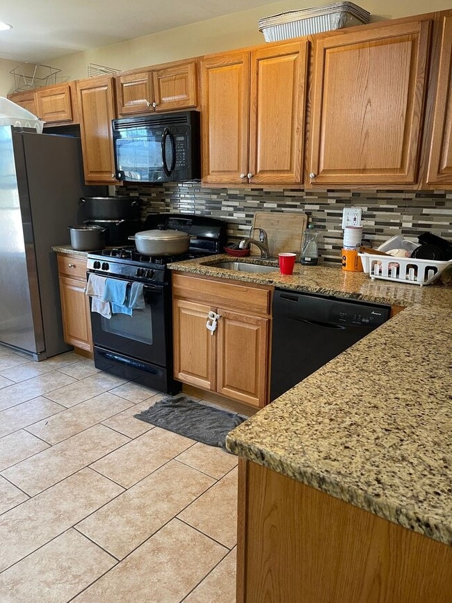 Building Photo - Spacious 4BR Townhome in Beltsville