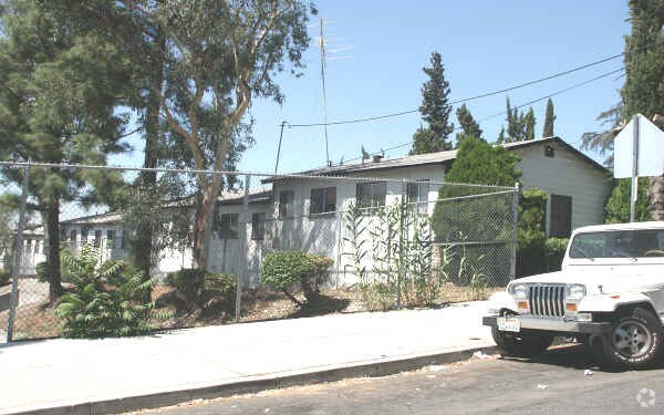 Primary Photo - 10155-10165 Silverton Ave