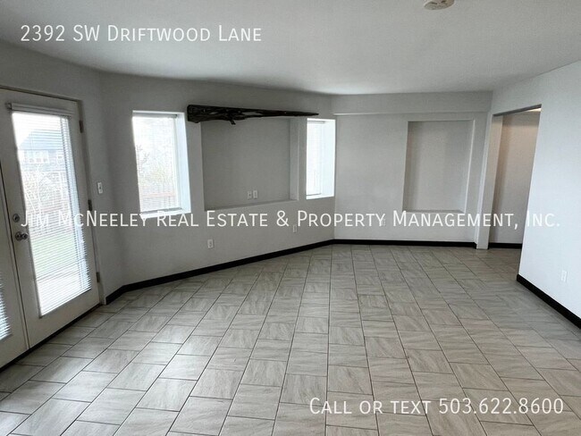 Building Photo - Super Clean 2 Bedroom Above Olivia Beach W...