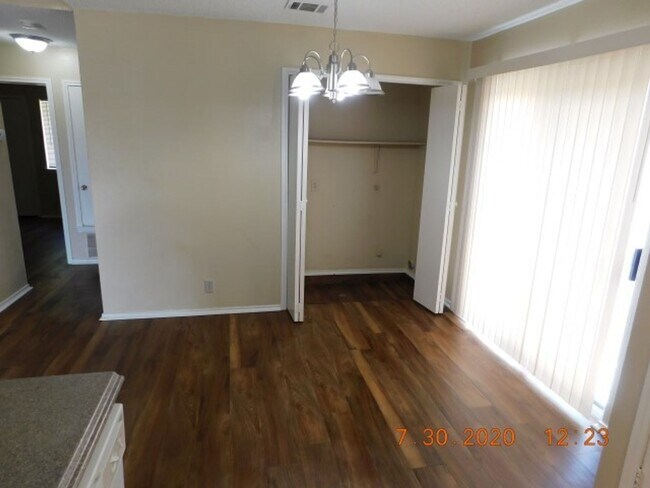Foto del edificio - 5212 Meadow Field