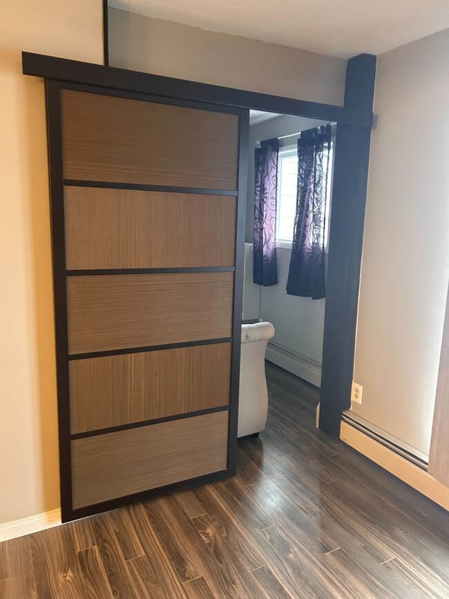 Building Photo - 317 Cree Crescent