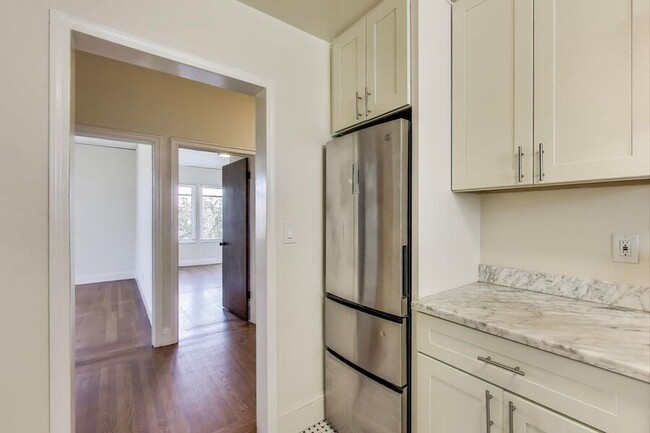Building Photo - 465 Bellevue Ave