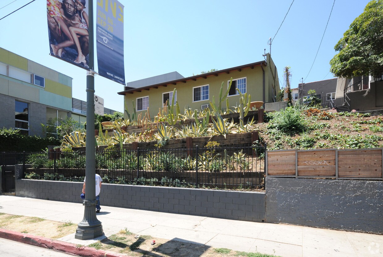 Foto del edificio - 1484-1488 W Sunset Blvd
