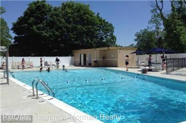 Building Photo - 1 br, 1 bath House - 3220 S 28th Street #204