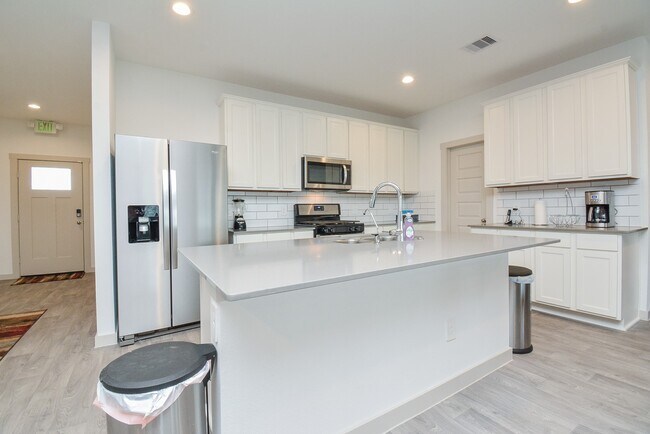 Foto del edificio - 7326 Marina Hts Wy