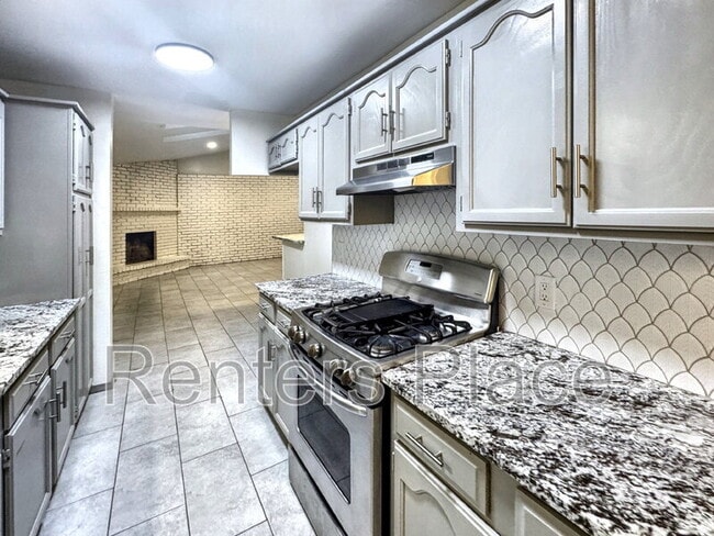 Building Photo - 112 W Timberlane St