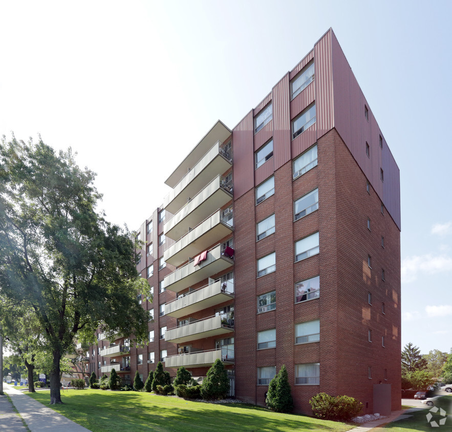 Building Photo - Mountain Manor