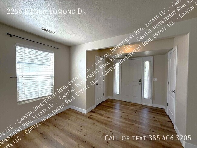 Foto del edificio - 2256 Loch Lomond Dr