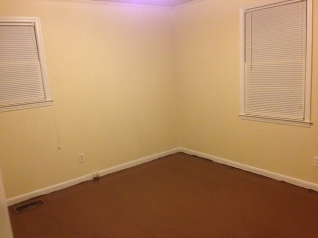 Building Photo - 746 Whitlock St