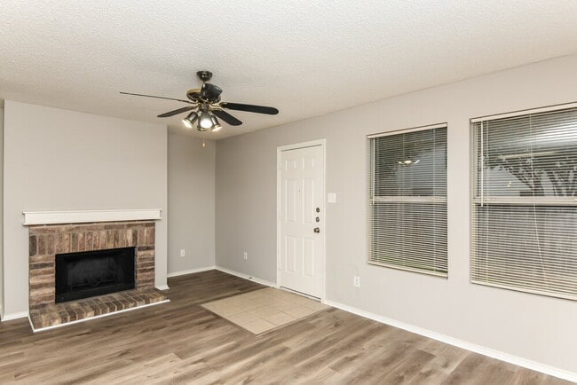 Building Photo - 8776 Polo Dr
