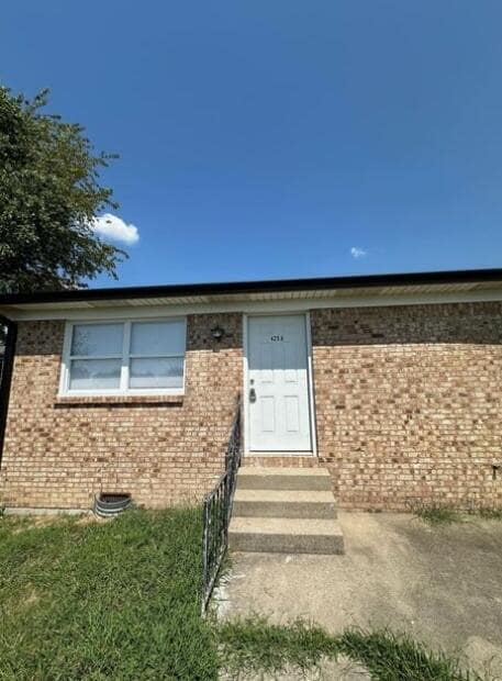Building Photo - 425 Patrician Pl