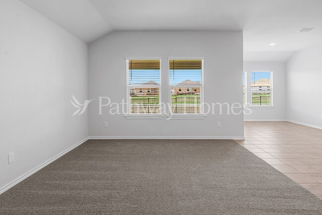 Foto del edificio - 9449 Golden Tree Ave