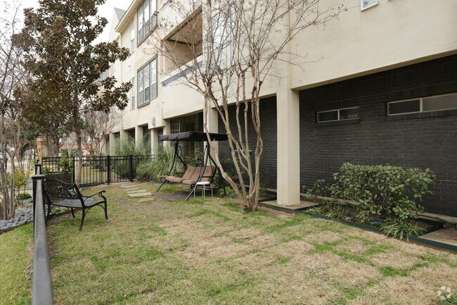 Building Photo - Greystone Court
