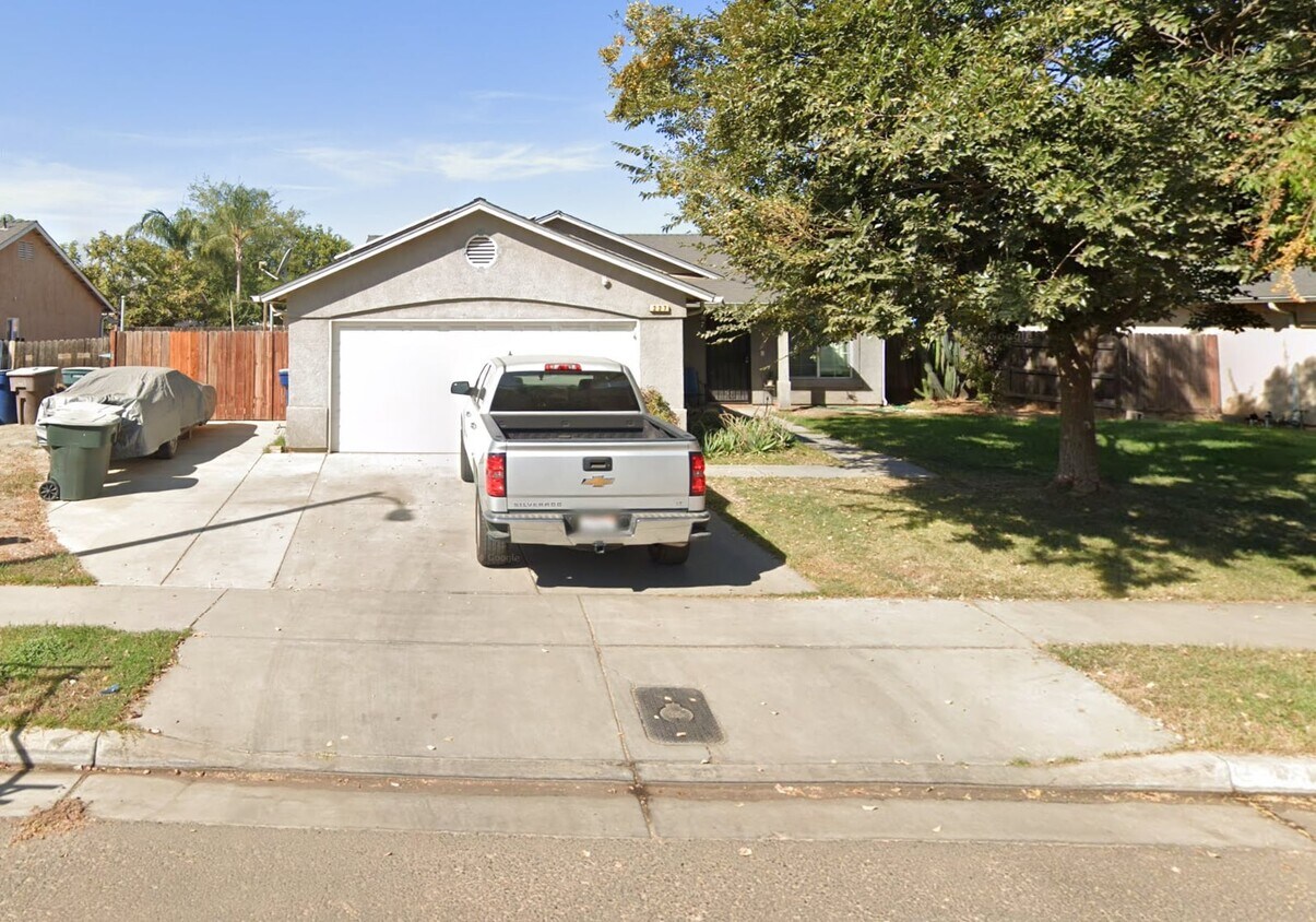 Primary Photo - 227 Yellowstone St