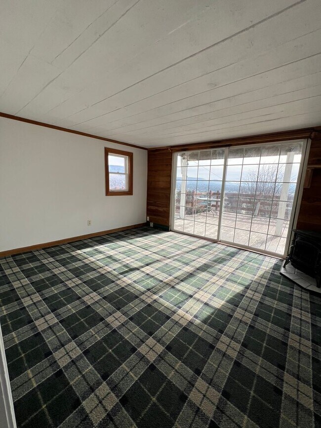 Building Photo - 3 Bedroom, 2 Bathroom Home - Near Downtown