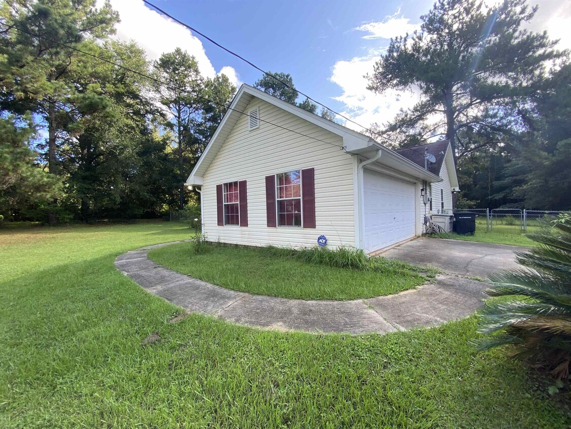 Building Photo - 2213 Trimble Rd