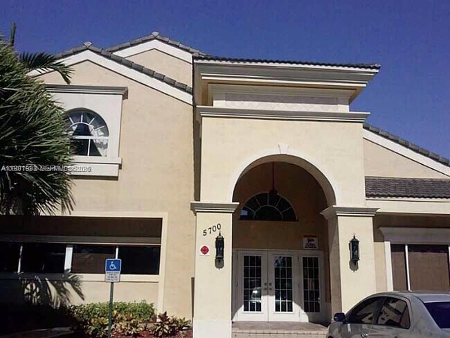 Foto del edificio - 5740 Rock Island Rd